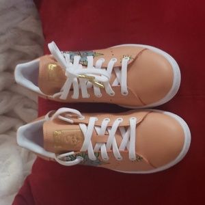 Adidas Stan Smith size 6  peach floral sneakers.
